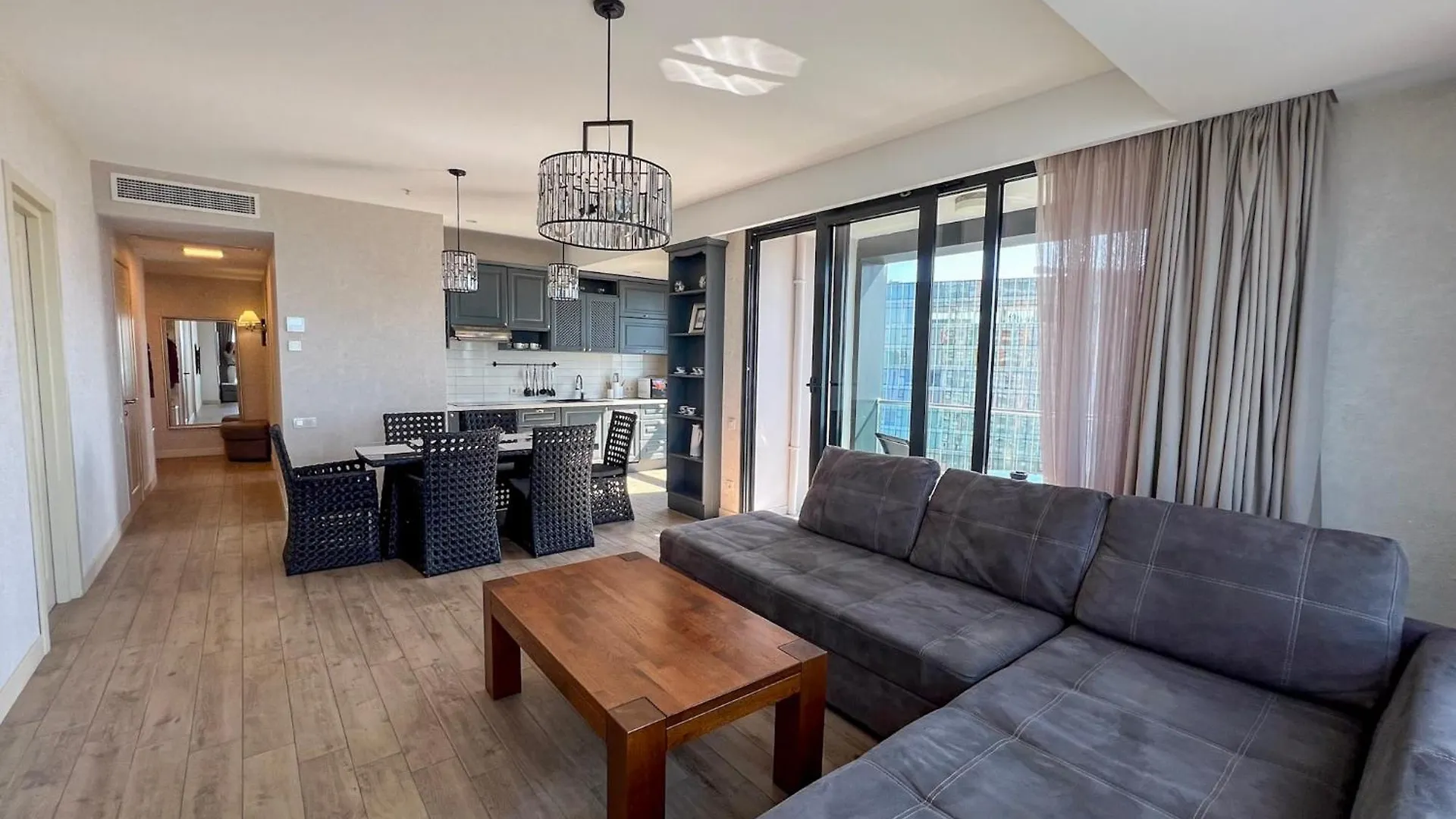 Three-Room Apartment In The Center Of Batumi, 100 Meters From The Sea, Porta Tower  Batumi