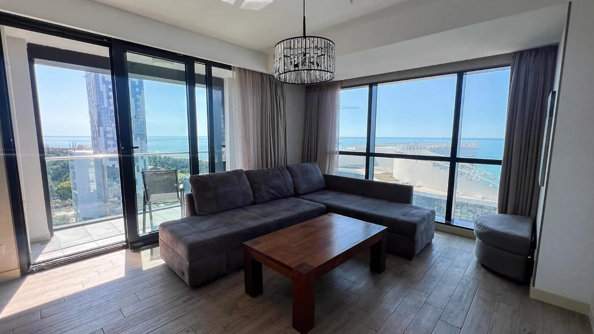 Three-Room Apartment In The Center Of Batumi, 100 Meters From The Sea, Porta Tower
