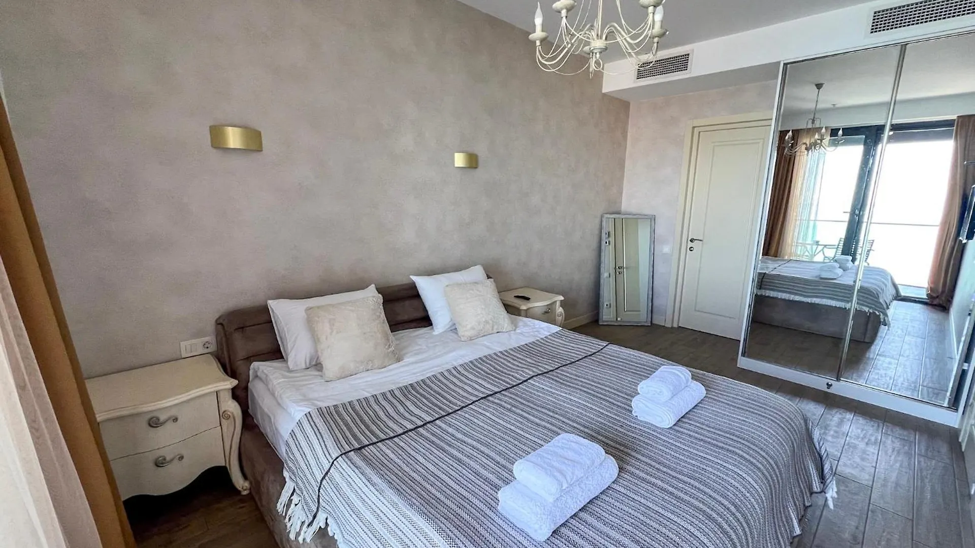 Three-Room Apartment In The Center Of Batumi, 100 Meters From The Sea, Porta Tower